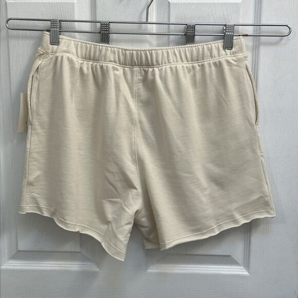 NWT Universal Thread Women's Cream Pocket Sweat Shorts Size Medium - Picture 2 of 16